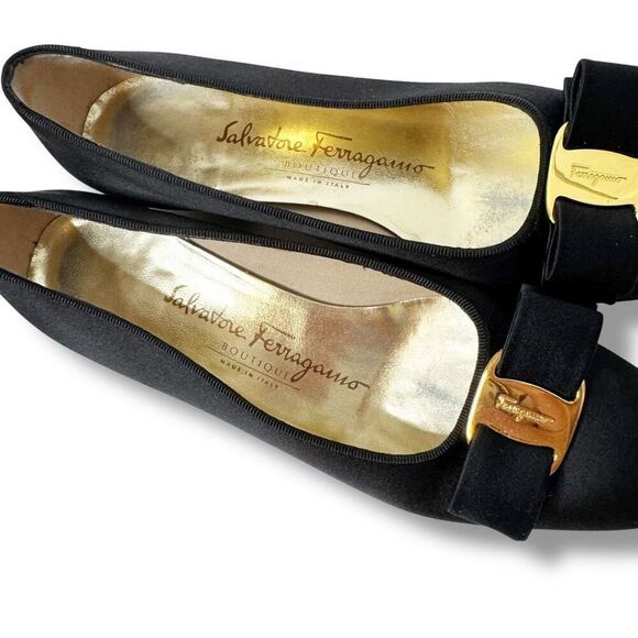 Salvatore Ferragamo Vara Bow Gold Logo Black Satin Pumps Italy Vintage Women’s 6 - Picture 4 of 12
